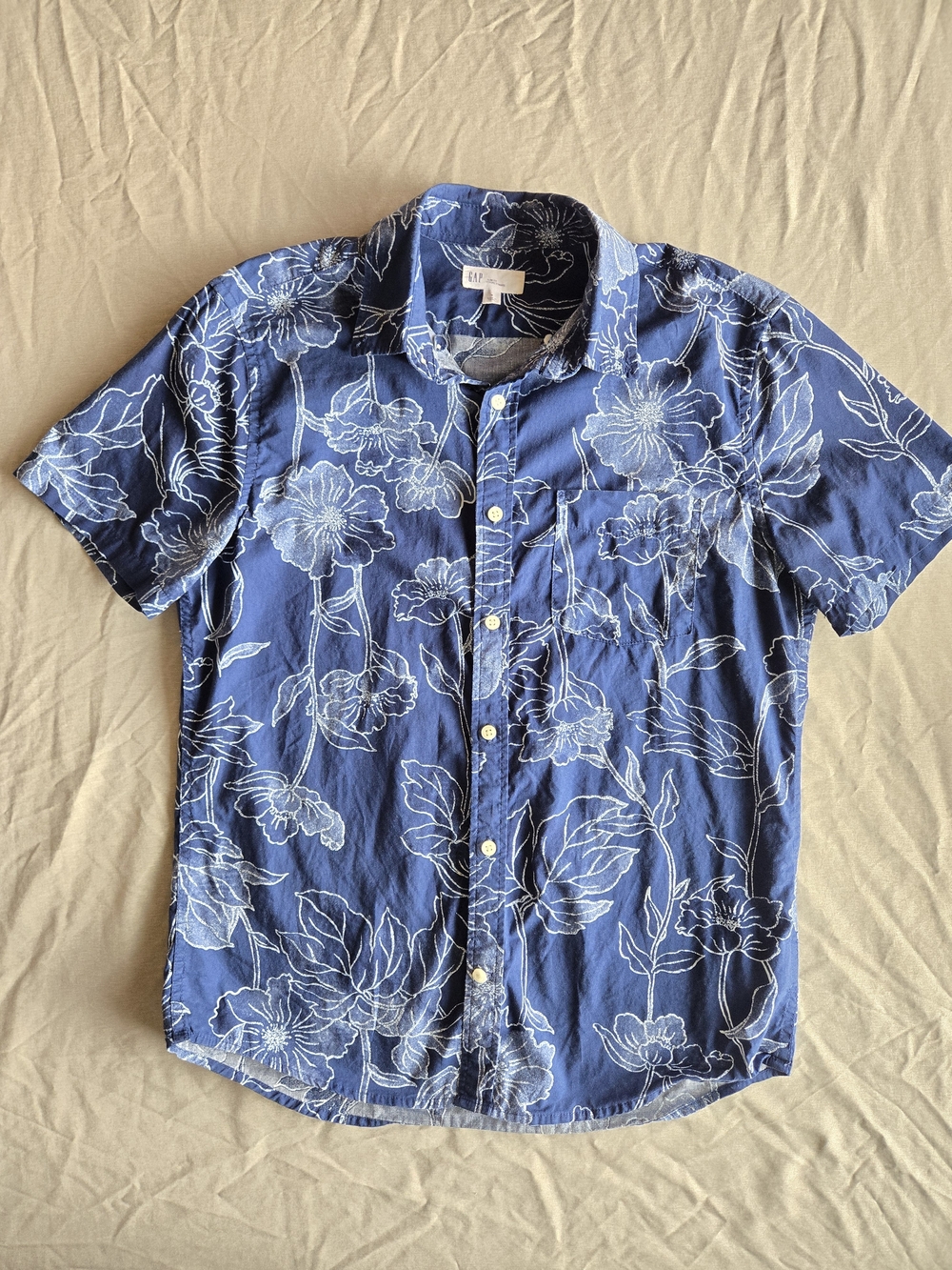 GAP Blue Floral Outline Short Sleeve Casual Button Up Shirt Size M